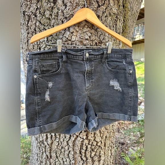Old Navy Women’s Black Distressed Jean Shorts - Picture 1 of 3